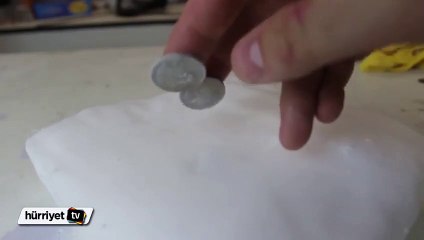 Soğuktan titreyen bozuk paralar