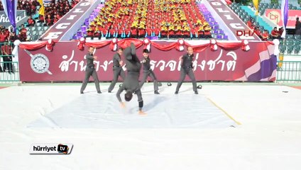 Tayland'ın 'break dansçı' polisleri