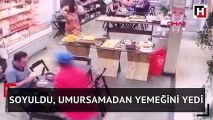 Soyuldu, umursamadan yemeğini yedi
