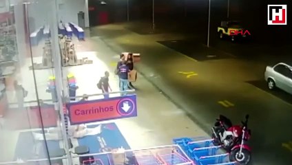 Market çatısının çökme anı kamerada