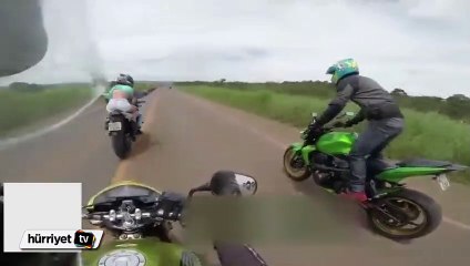Motosiklet sürücüsü hava atmak isterken canından olacaktı