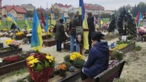 Leópolis conmemora a los soldados ucranianos caídos en el Día del Defensor