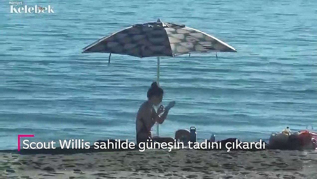 Plajda tek başına