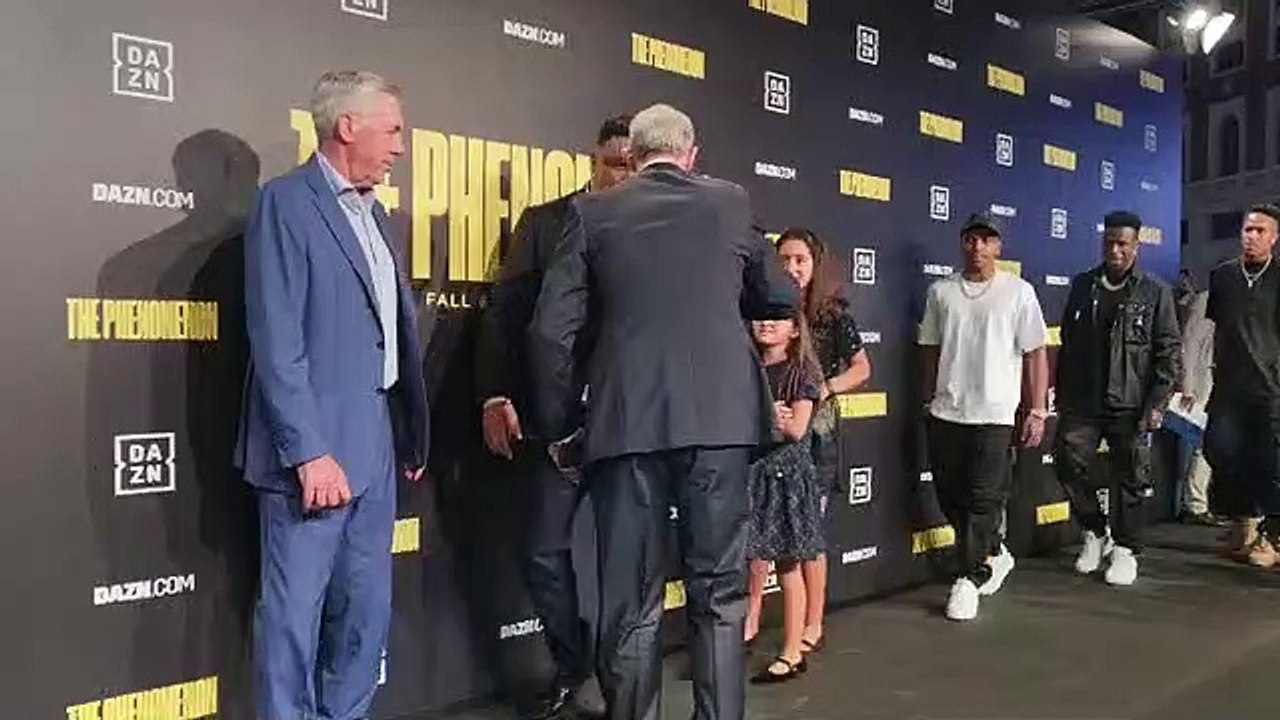 La plana mayor del Real Madrid arropa a Ronaldo Nazario en el preestreno de su documental