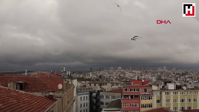 İstanbul'un üstünü yağmur bulutları sardı