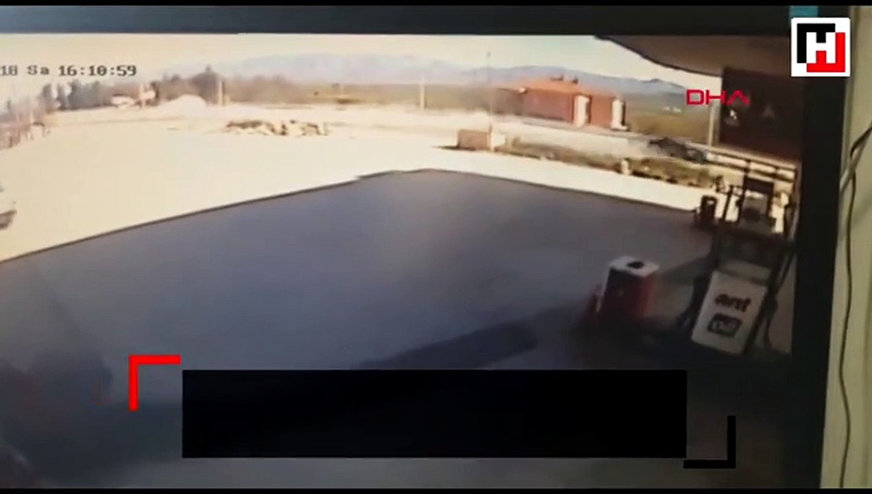 Türk Halk Müziği sanatçısı Esat Kabaklı kazada yaralandı