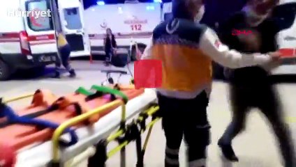 Önce kendisini tedavi eden sağlık görevlisine ardından da gazeteciye saldırdı