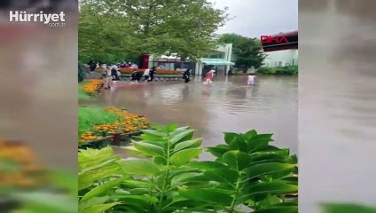 Bursa'da şiddetli yağış hayatı olumsuz etkiledi