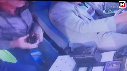 Tartıştığı minibüs şoförünün telefonunu böyle çaldı