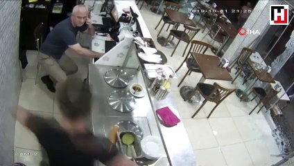 Evine servis yapmayan dönerci dükkanına baltayla saldırdı