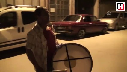 Davulcu geliriyle 23 yetim çocuğu giydirdi!