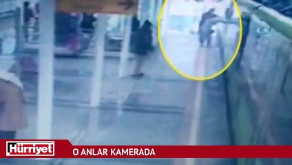 Cep telefonu ile konuşurken metro hattına düştü