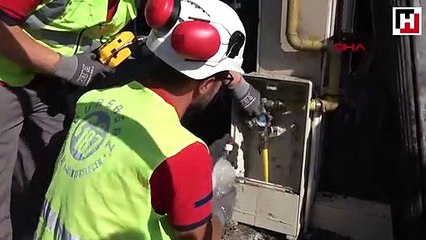 Bursa'da çıkan yangında market küle döndü