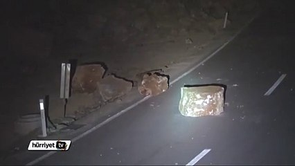 Orhaneli yolunda heyelan anı görüntülendi