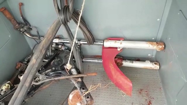 Carcaça de motocicleta é recuperada no Interlagos