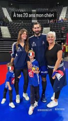 Nikola Karabatic et sa compagne Géraldine, ses enfants Alek et Nora et sa mère.
