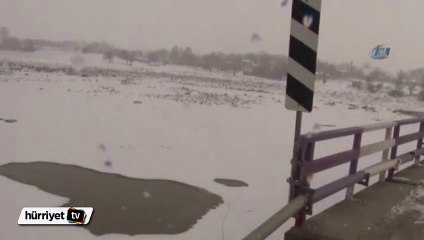 Büyükçekmece Gölü buz tuttu