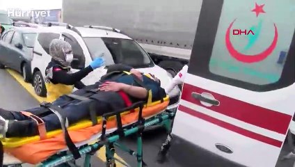 Büyükçekmece'de TIR polis aracına çarptı, TEM kapandı