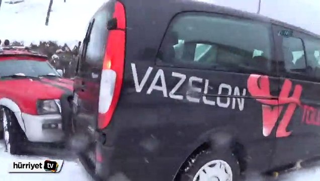 Yollar buz pistine döndü, sürücüler zor anlar yaşadı