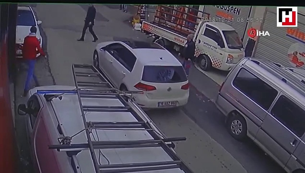 Köpeği ezdi, arkasına bakmadan kaçtı
