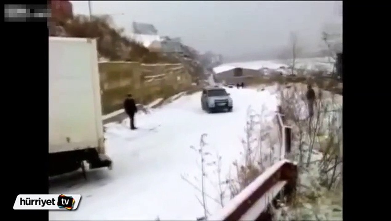 İnatçı sürücü buzlu yolda gitmek isteyince...