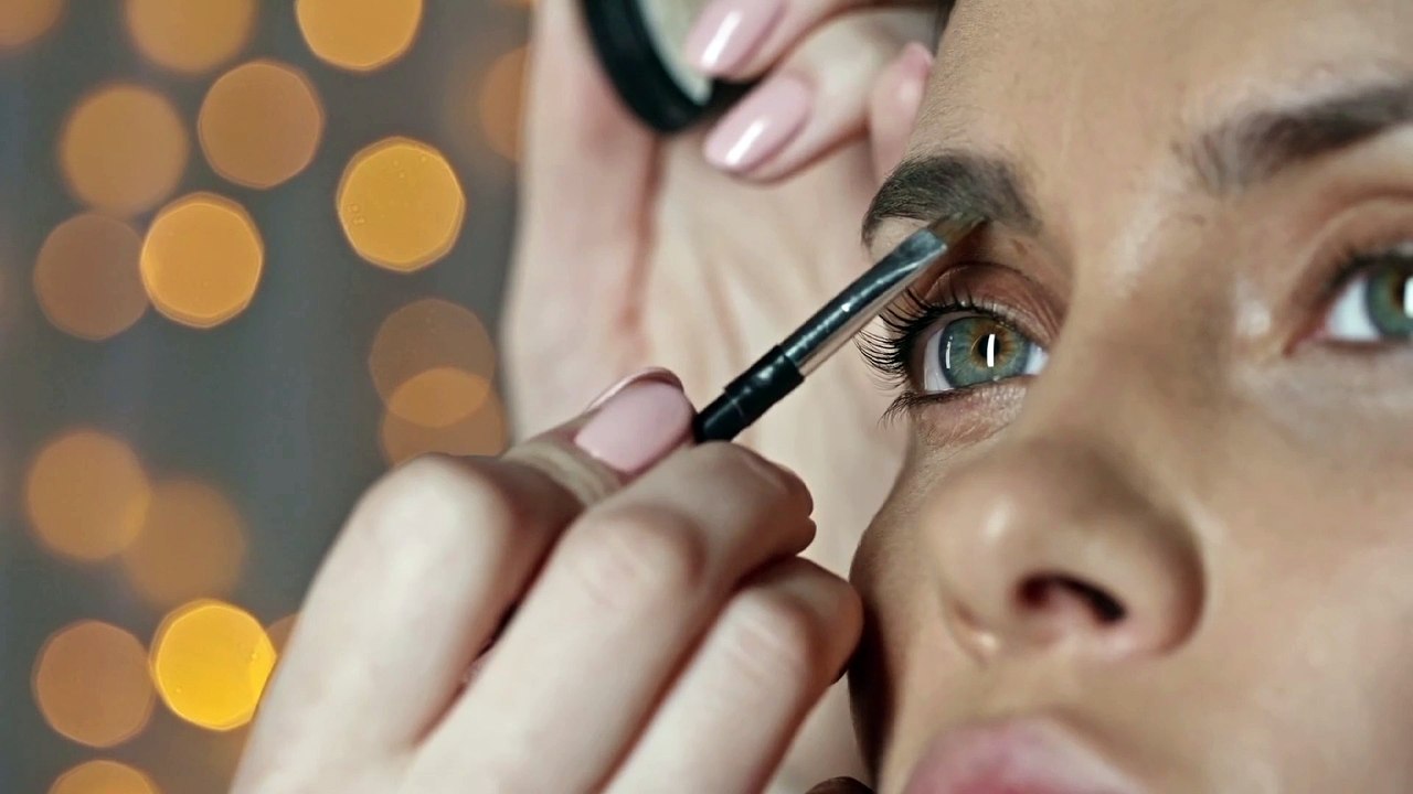 Eyebrows makeup