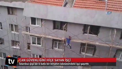 İnşaat iskelesinden hiçbir can güvenliği olmadan inen işçi