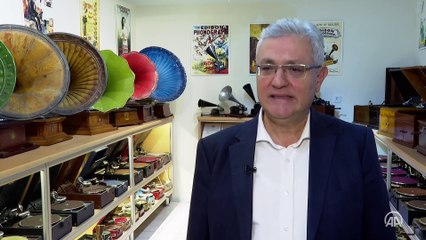 Gramofon aşkıyla 35 yılda 165 parçalık koleksiyon oluşturdu