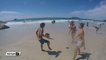 Brezilya'nın köpekleri bile futbol cambazı