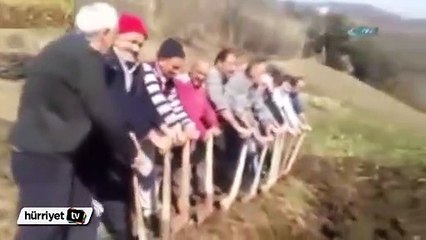 Senkronize çalışan çiftçiler en çok paylaşılan videolar arasında