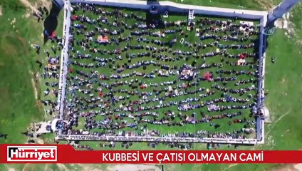 Bu caminin ne kubbesi ne çatısı var
