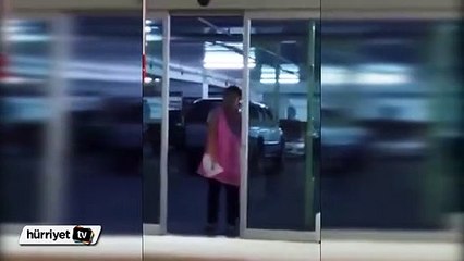 Temizlik görevlisinin kapıyla imtihanı