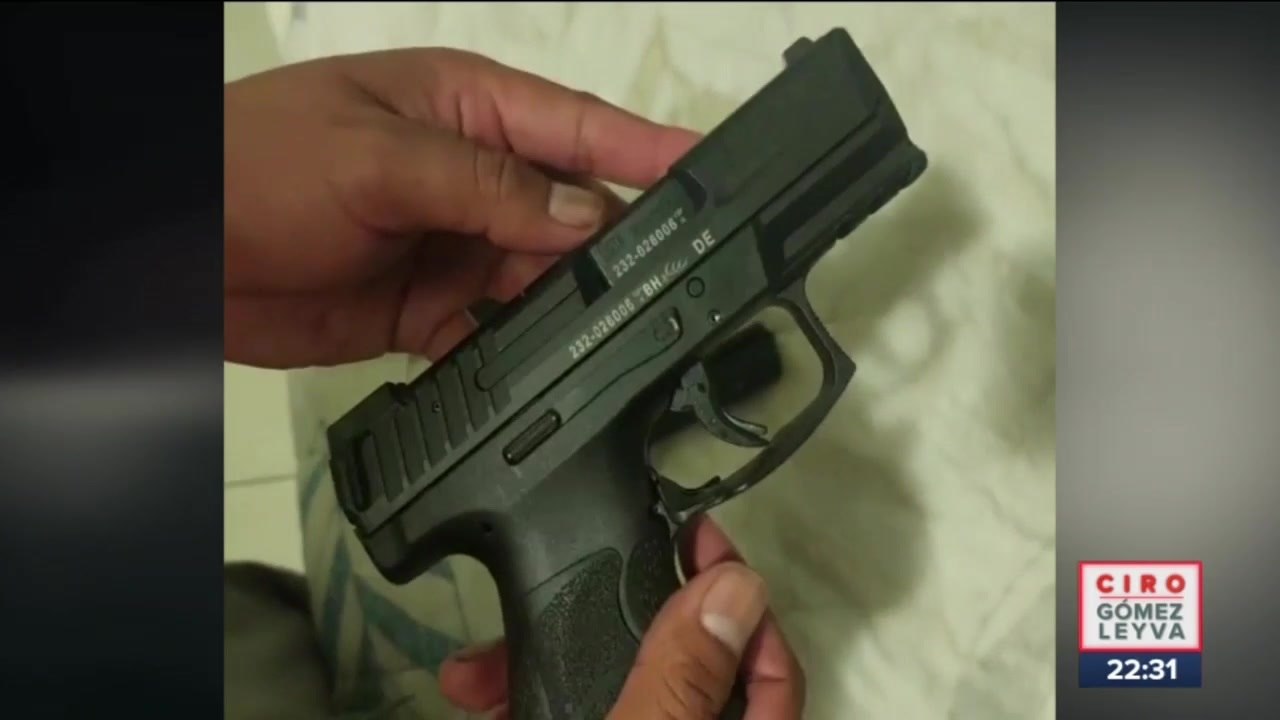 Militares y policías ofertan en redes sociales pistola de nueve milímetros