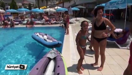 Alanya'da turistlere buzlu yarışma