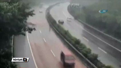 Otoyol buz pistine döndü