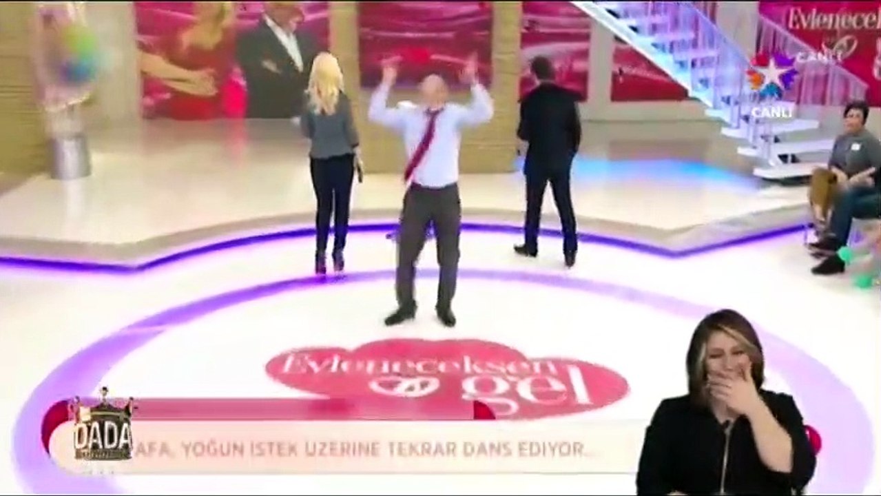 Okan Bayülgen: Evlenemeyince sıyırmış!