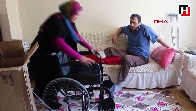 Mavi kapak toplayarak, ihtiyaç sahibine tekerlekli sandalye hediye etti