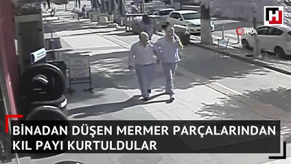 Binadan düşen mermer parçalarından kıl payı kurtuldular