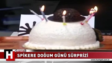 CANLI YAYINDA KADIN SPİKERE İLGİNÇ SÜRPRİZ