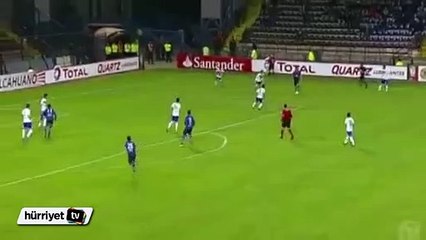 Topu bir türlü üç direğin arasından geçiremediler