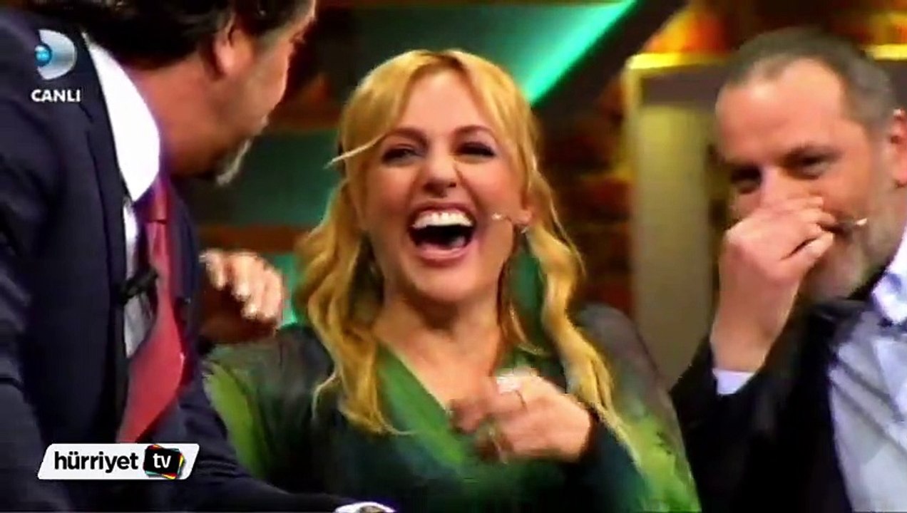 Meryem Uzerli canlı yayında gülmekten kırıldı