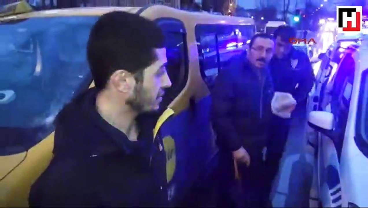 Kadıköy'de yolun karşısına geçmeye çalışan genç kıza dolmuş çarptı