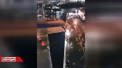Dev feribot iskeleye böyle çarptı