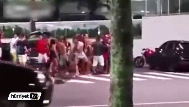 Eğlenmek için karşıya geçerken otomobil çarptı.