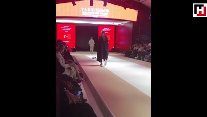 Turkish cat shows what catwalk means