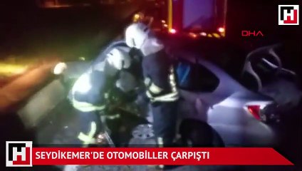 Seydikemerde otomobiller kavşakta çarpıştı
