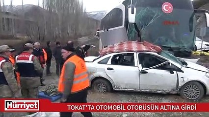 Tokat'ta otomobil otobüsün altına girdi: 3 ölü