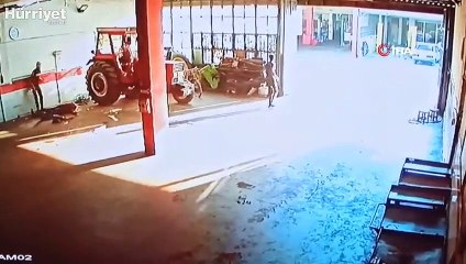 İşçinin çatıdan düşme anı kamerada