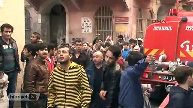 Tarlabaşındaki yangın mahalleliyi sokağa döktü