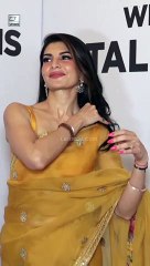 Jacqueline Fernandez का पीली साड़ी में गजब का अंदाज